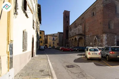 Antica Piazza in Centro Storico a Lucca by TuscanyWeGo – Foto’s 6